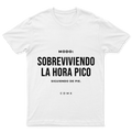 Playera Modo: sobreviviendo la hora pico en color Blanco, estampado DTG al frente