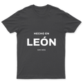 Playera Hecho en León en color Carbón, estampado DTG al frente