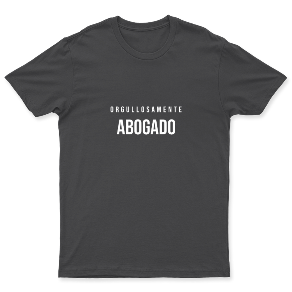 Playera Orgullosamente Abogado en color Carbón, estampado DTG al frente