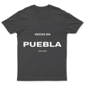Playera Hecho en Puebla en color Carbón, estampado DTG al frente