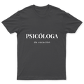 Playera Psicóloga de vocación en color Carbón, estampado DTG al frente