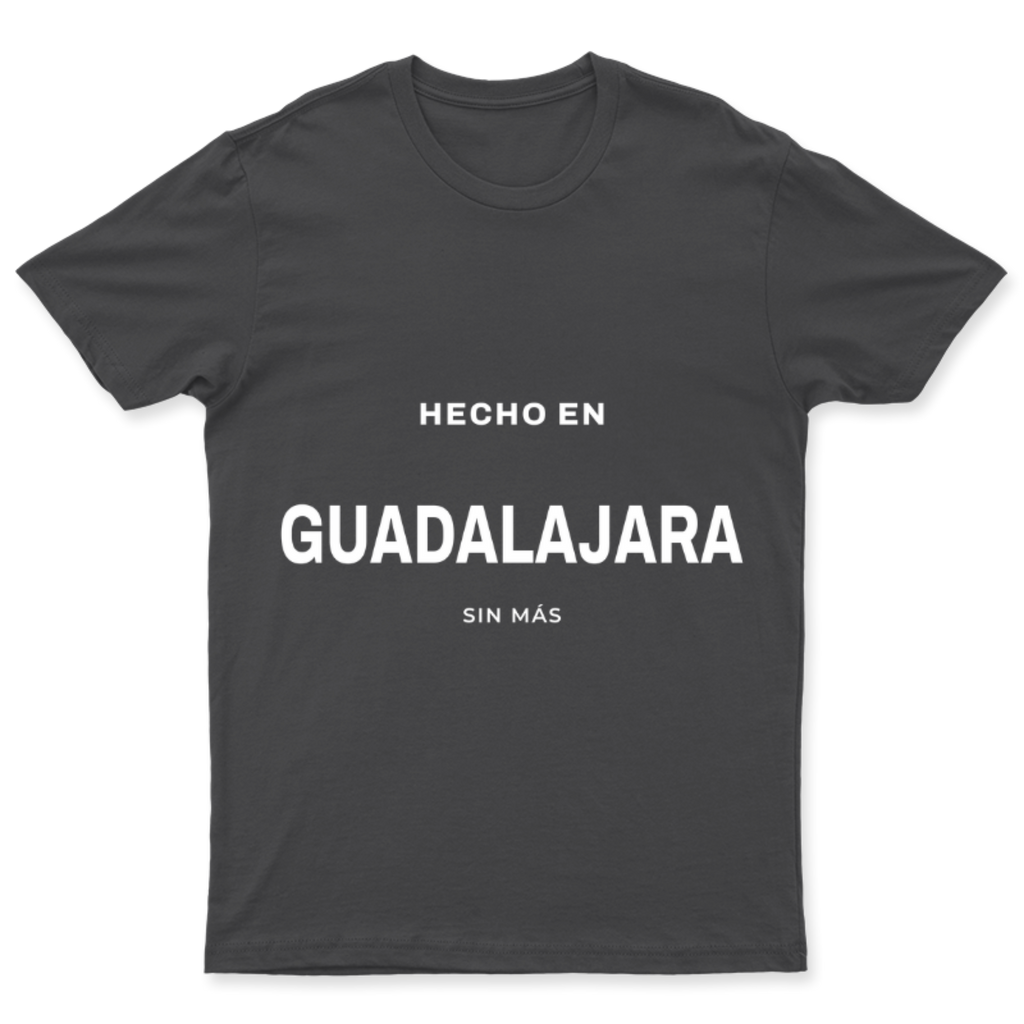 Playera Hecho en Guadalajara en color Carbón, estampado DTG al frente