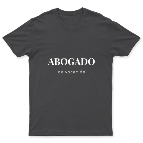 Playera Abogado de vocación en color Carbón, estampado DTG al frente