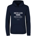 Sudadera con capucha Se llega tarde, pero se llega. en color Marino, estampado DTG al frente
